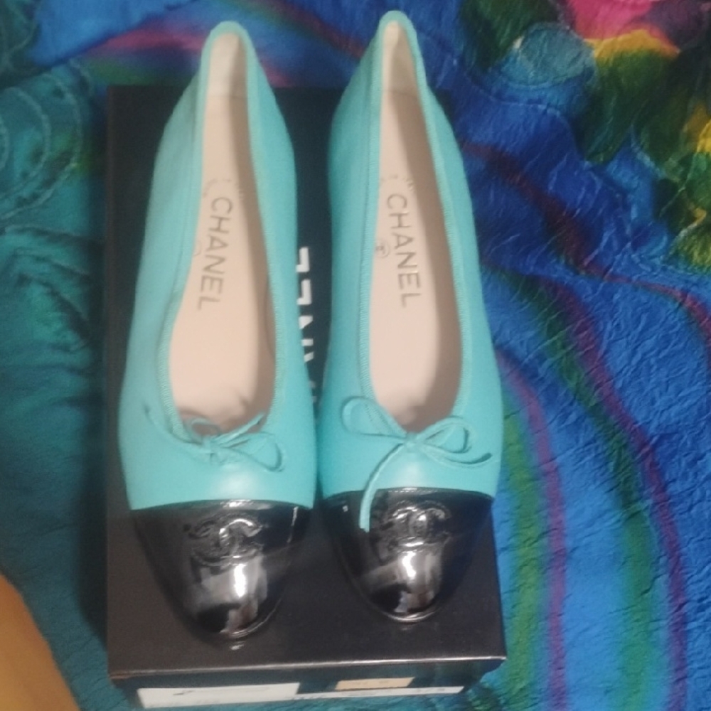 CHANEL Blue and Black Flats Elegant Loafers